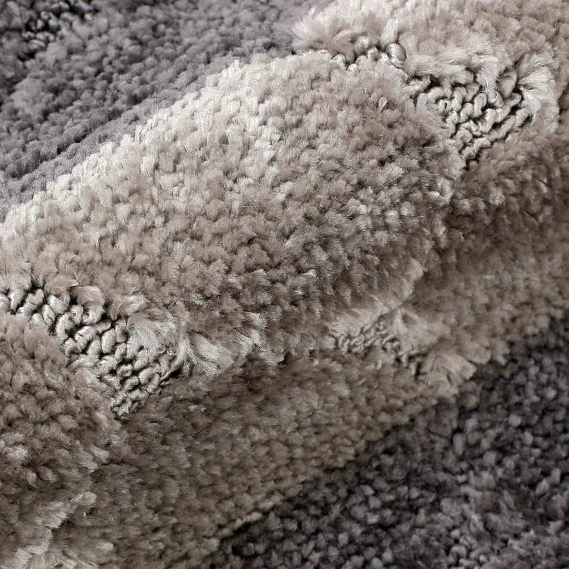 Dywanik łazienkowy z długim włosiem z wycięciem - szare pasy 50x40 cm