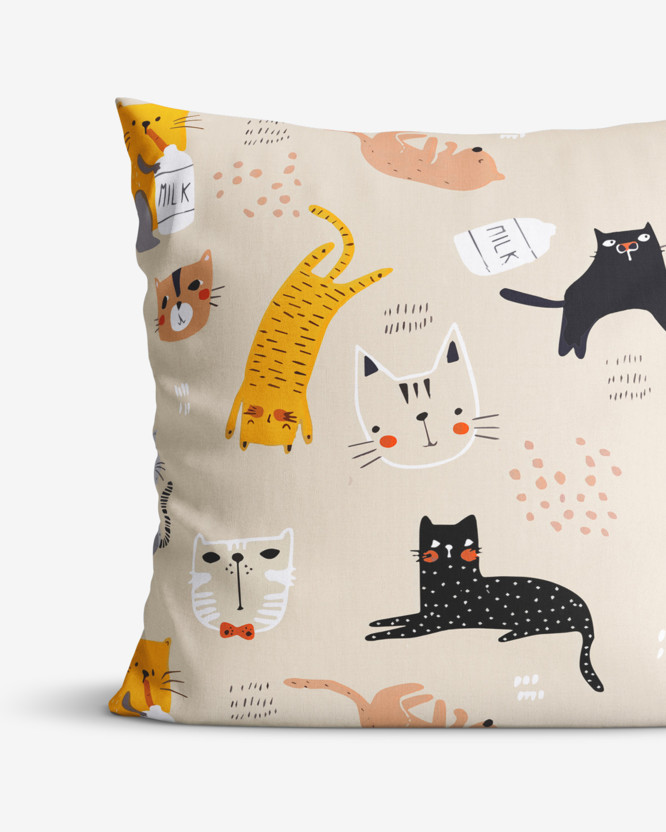 Poszewka na poduszkę bawełniana dla dzieci - wesołe koty na beżowym