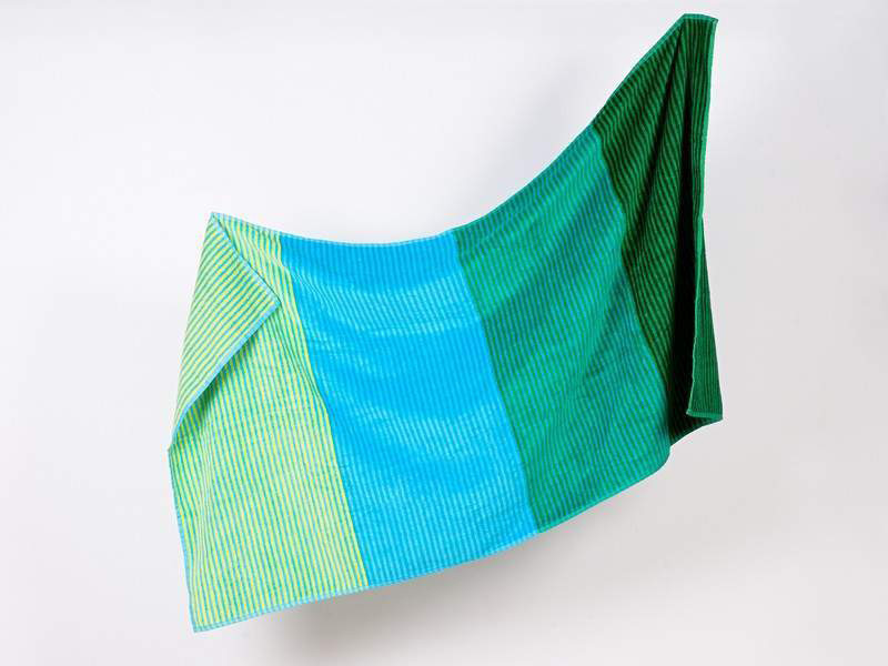 Duży ręcznik plażowy 90x160 cm - zielone paski