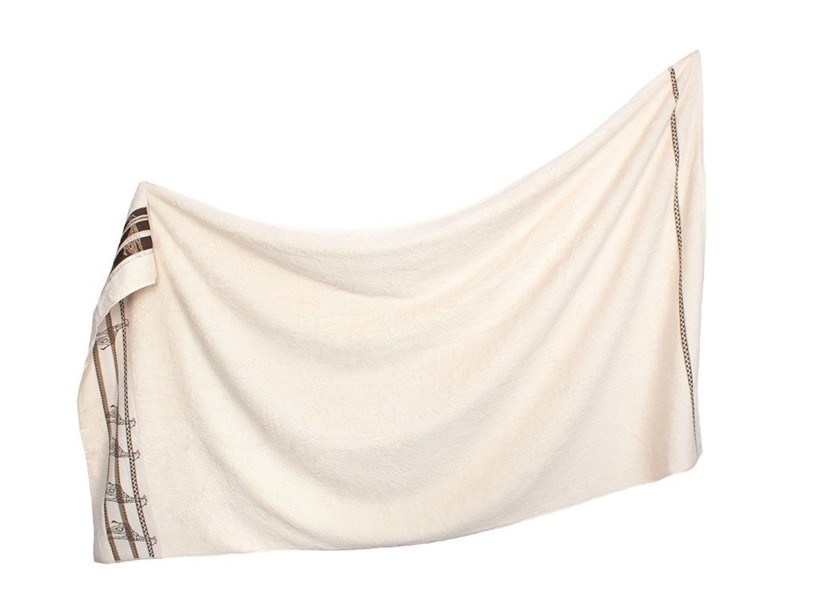 Duży ręcznik plażowy 100x180 cm - żyrafy na beżowym