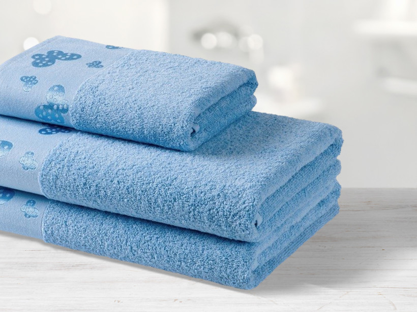 Ręcznik kąpielowy frotte Motylki - jasnoniebieski