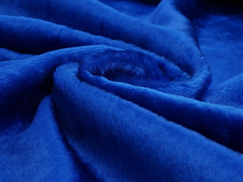 Sztuczne futro o krótkim włosiu na metry - Ilja 612 niebieski