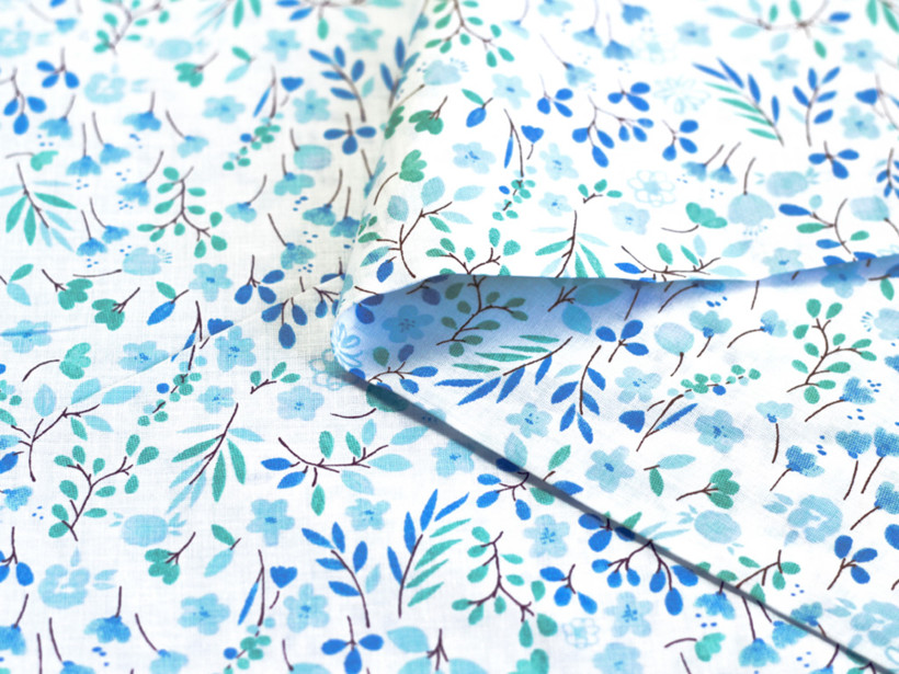 Płótno bawełniane - niebieskie malowane kwiatki