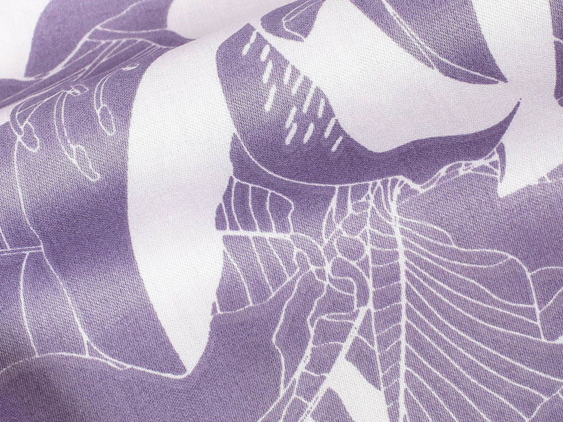 Satyna bawełniana Deluxe na metry - białe rośliny na fioletowym