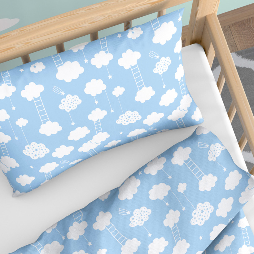 Pościel bawełniana do łóżeczka - chmurki na jasnoniebieskim